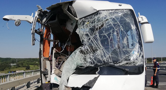 Servis midibüsü otobüse arkadan çarptı: 12 yaralı