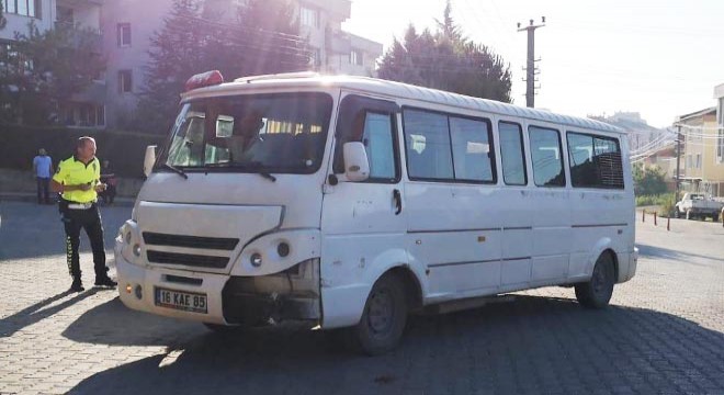 Servis minibüsünün çarptığı Özlem, öldü