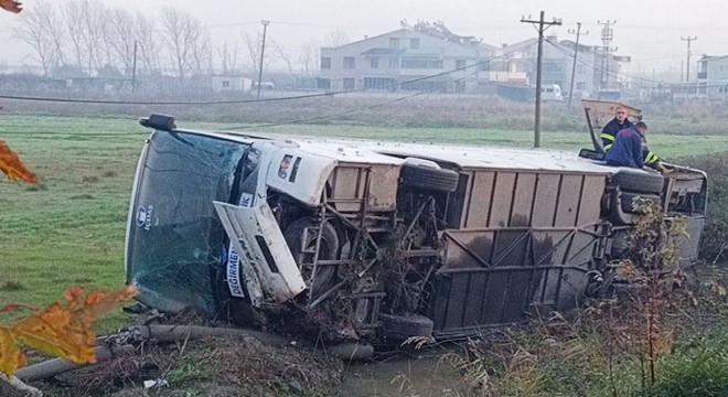 Servis otobüsü devrildi: 5 yaralı
