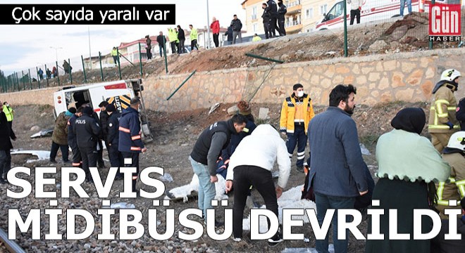 Servis midibüsü tren yoluna devrildi! Çok sayıda yaralı var