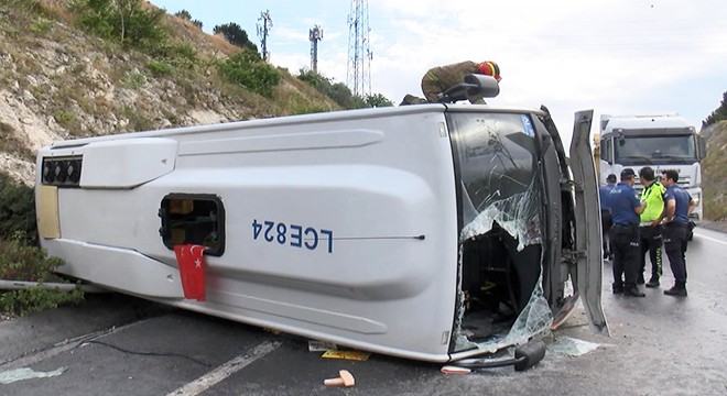 Servis minibüsü devrildi; 6 yaralı