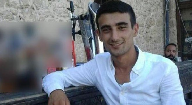 Sevdiği kız başkasıyla nişanlanınca intihar etti