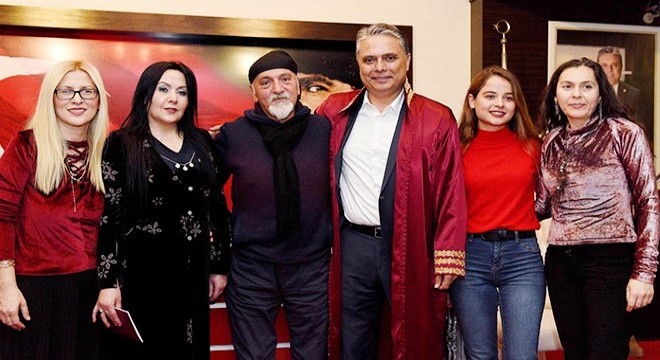 Sevgililer Günü'nde ilk nikahı Başkan Uysal kıydı