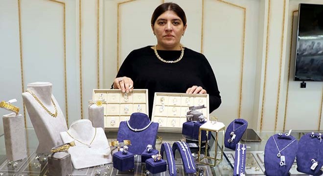 Sevgililer Günü öncesi kuyumcularda yoğunluk devam ediyor