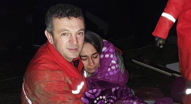 Şevval enkazdan 22 saat sonra çıkarıldı
