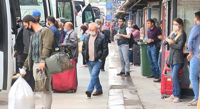 Seyahat kısıtlaması kalktı, otogar hareketlendi