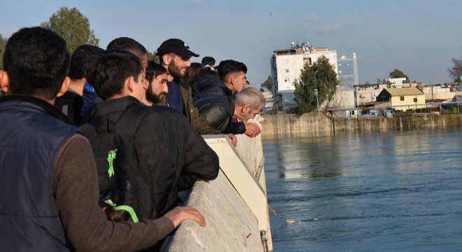 Seyhan Nehri'ne atladığı öne sürülen kız aranıyor