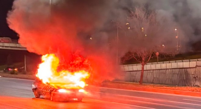 Seyir halinde alev alan otomobilin sürücüsü yaralandı