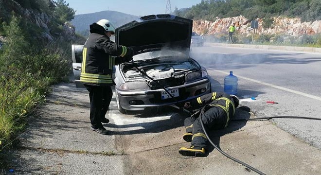 Seyir halindeki otomobil alevlere teslim oldu