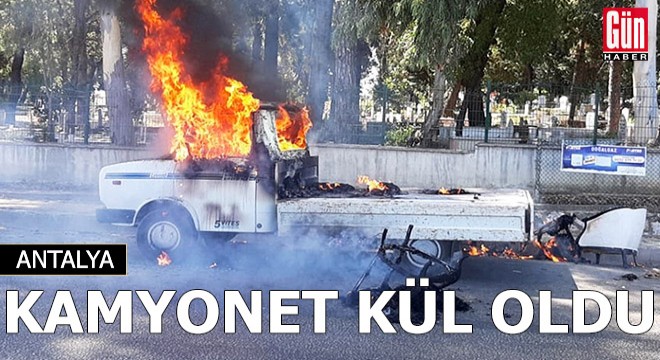 Seyir halindeki kamyonet yandı