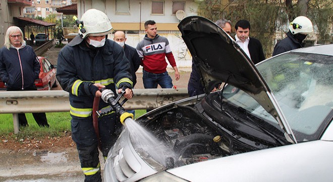 Seyir halindeki otomobilde yangın