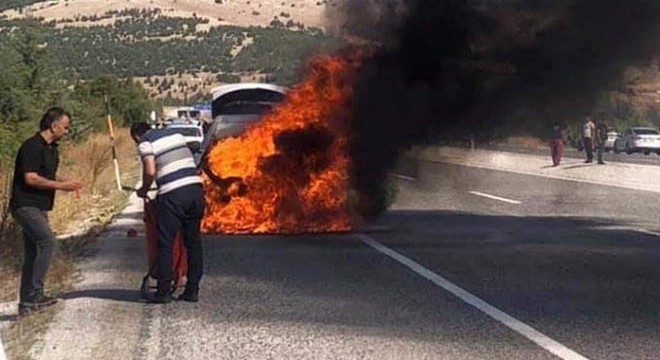 Seyir halindeyken alev alıp yandı