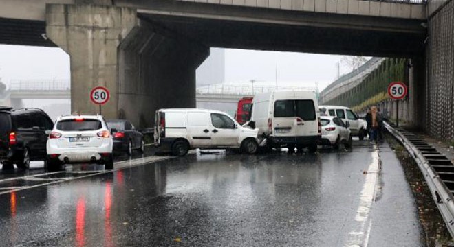 Seyrantepe de zincirleme trafik kazası