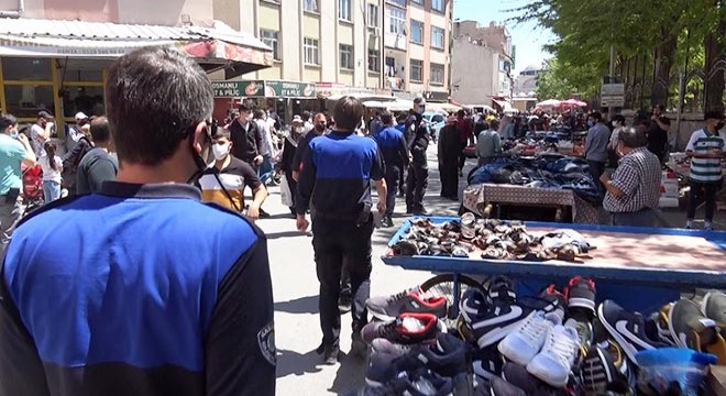 Seyyarlar sokak aralarına tezgah açtı, mahalleli akın etti