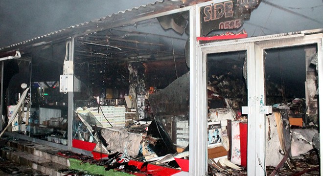 Side'de halı dükkanı yandı