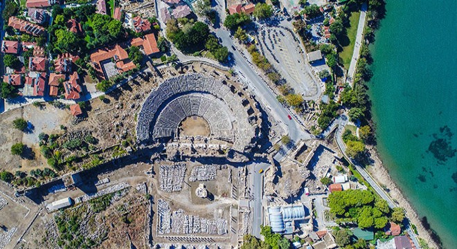 Side, tarihi ve doğal dokusuyla cezbediyor