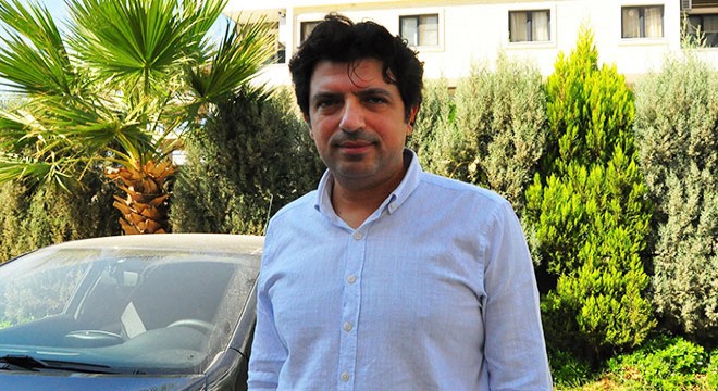 Sıfır otomobilin koltuğundan çıkan falçata parmağını kesti