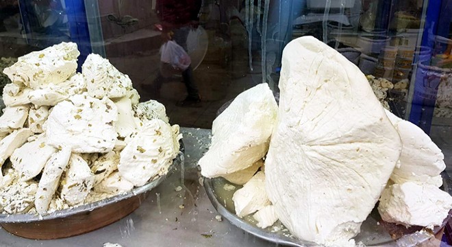 Siirt'in yaylalarında hazırlanan yöresel peynir satışta