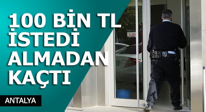 Silahla girdi korkup kaçtı