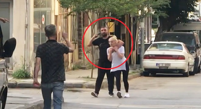 Silahla kız arkadaşını rehin alınca polisin vurduğu şüpheli öldü