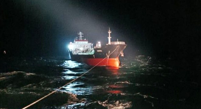 Silivri açıklarında asfalt tankerinde yangın