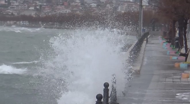 Silivri'de fırtına: dev dalgalar oluştu