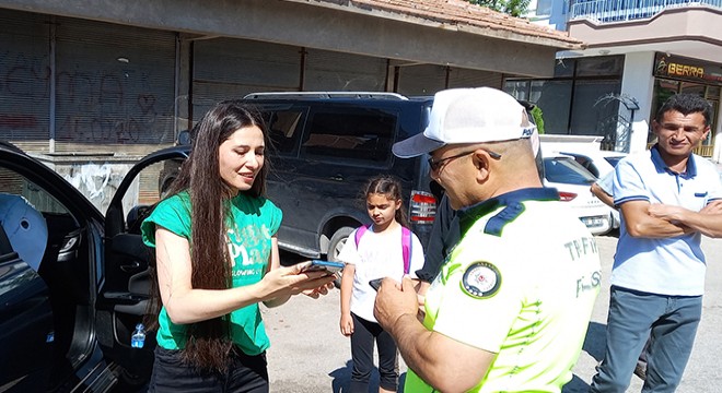 Sınava giderken kaza yapan Ayşe'yi okula polis yetiştirdi