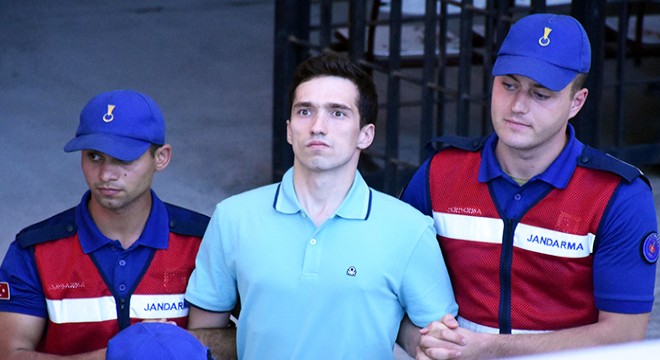 Sınırı geçen Yunan askerlerinin kıyafetleri iade edildi