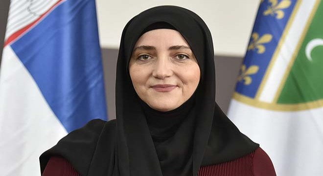 Sırbistan meclisinde bir ilk: Başörtülü vekil meclise girdi