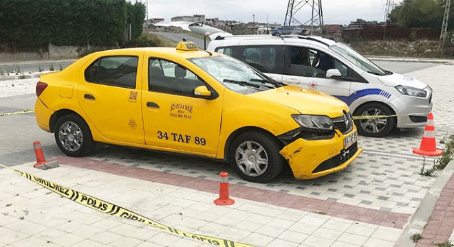 Şişli'de sürücüsünü gasp ettiği taksiyle kaçtı