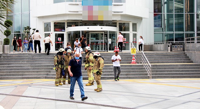 Şişli de alışveriş merkezi nde yangın paniği