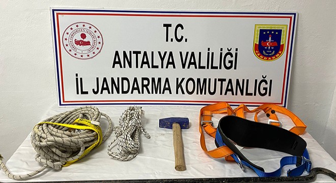 Sit alanında kaçak kazı yapanlar yakalandı