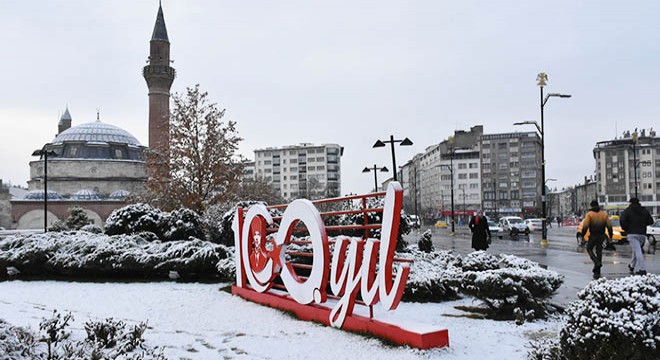 Sivas'ta 61 köy yolu kardan kapandı