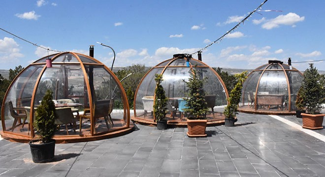 Sivas'ta, sosyal mesafeli 'fanus kafe'