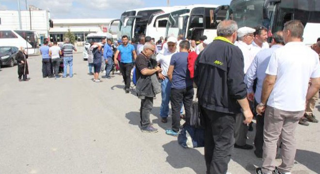 Sivas'tan 6 bin kişi, oy kullanmak için İstanbul'a uğurlandı