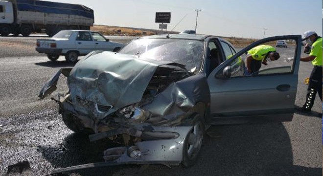 Siverek’te otomobiller çarpıştı: 3 yaralı