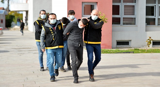 Sivil polis aracına, hasımları sanarak ateş etmiş
