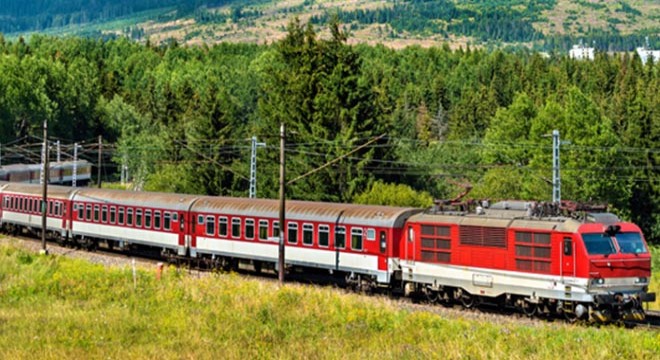Slovakya’da tren kazası: 66 yaralı
