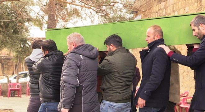 Sobadan zehirlenen Yasemin ile bebeği yan yana toprağa verildi