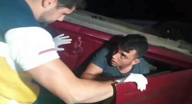 Şoka giren sürücü, takla atan araçtan çıkmadı
