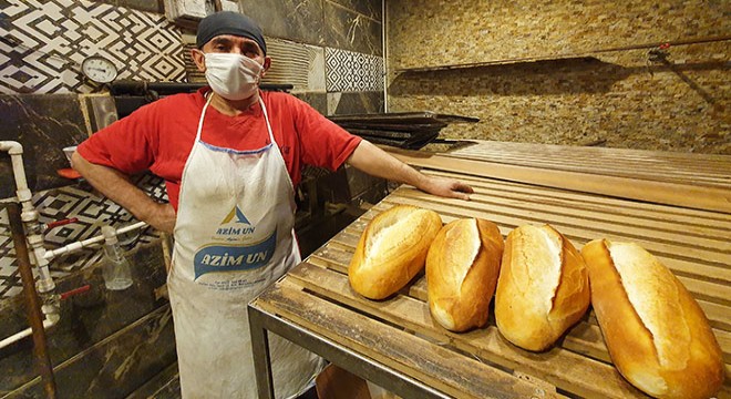 Sokağa çıkma kısıtlamasında fırıncıların mesaisi devam ediyor