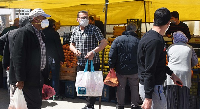 Sokağa çıkma yasağı öncesi, pazar ve sokaklarda yoğunluk