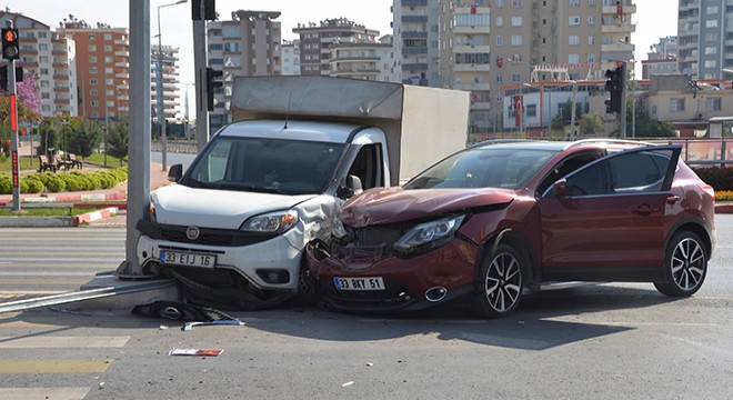 Sokağa çıkma yasağının uygulandığı Mersin'de kaza