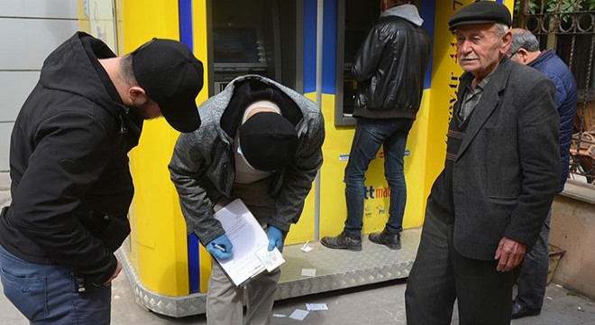 Sokağa çıktı, gazetecilere 'Yakışıklı çekin' dedi