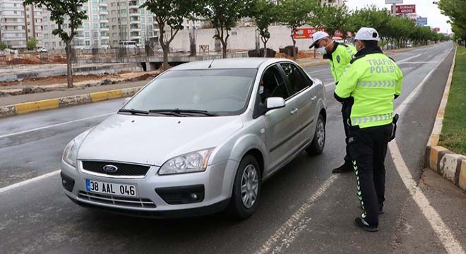 Sokağa çıkan 909 kişiye para cezası kesildi