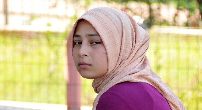 Sokak ortasında babasının annesini öldürmesine tanık oldu