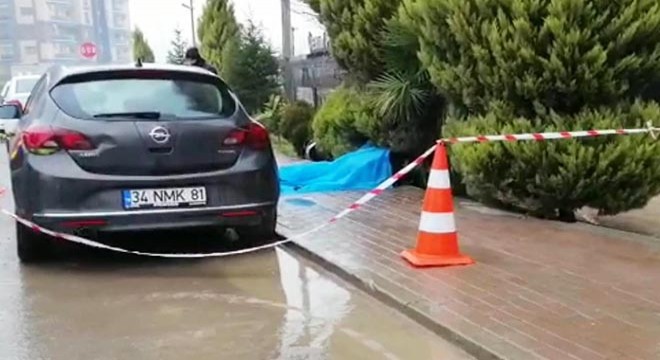 Sokak ortasında başına dayadığı tabancayı ateşledi