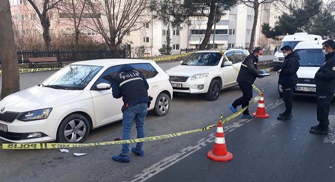 Sokak ortasında silahlı saldırı kamerada