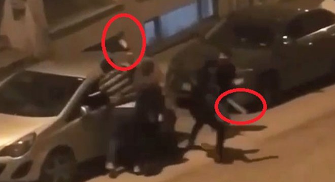 Sokak ortasındaki sopalı kavga kamerada