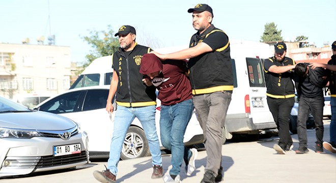 Sokakta dövülüp yüzü jiletle kesildi